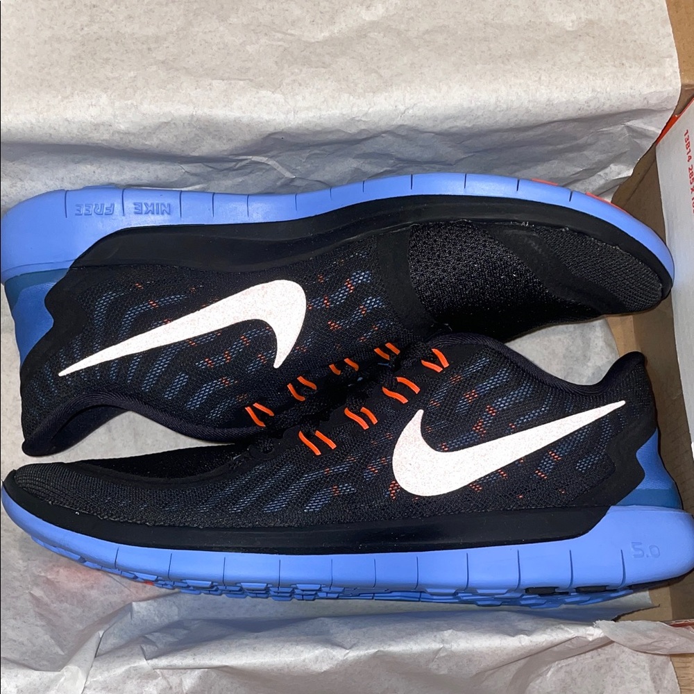 Nike Free 5.0 sneakers  Black and Blue Athletic Shoes